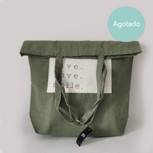 bolsa de tela ecobag grande de color verde con texto en bolsillo delantero